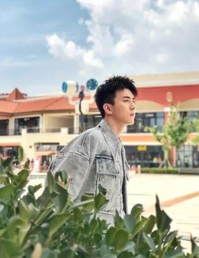 吃瓜校草结局,吃瓜校草的甜蜜逆袭之路